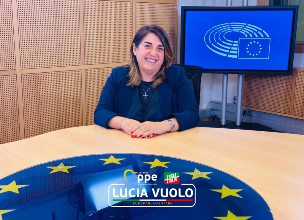 On. Lucia VUOLO. Immagine scattata durante un'intervista. Bruxelles, fine aprile 2023.